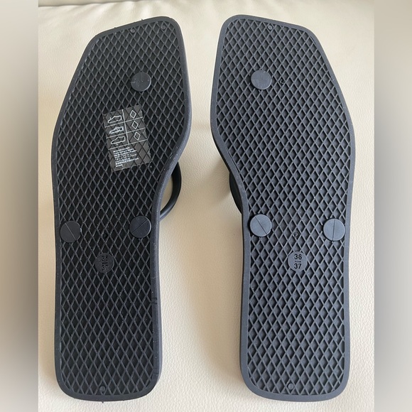 H&M Black Rubber Flip Flops Size 36/37 - Picture 6 of 6